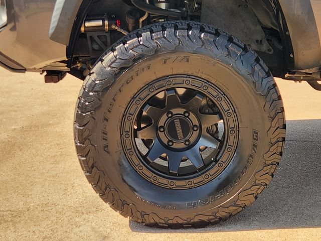 Used 2017 Toyota Tacoma TRD Off-Road w/ Tow Package (A/T) AWD/4WD image 8