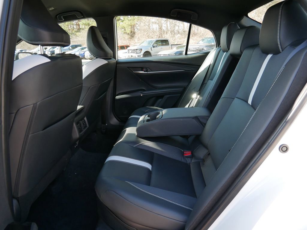 Used 2025 Toyota Camry SE image 11