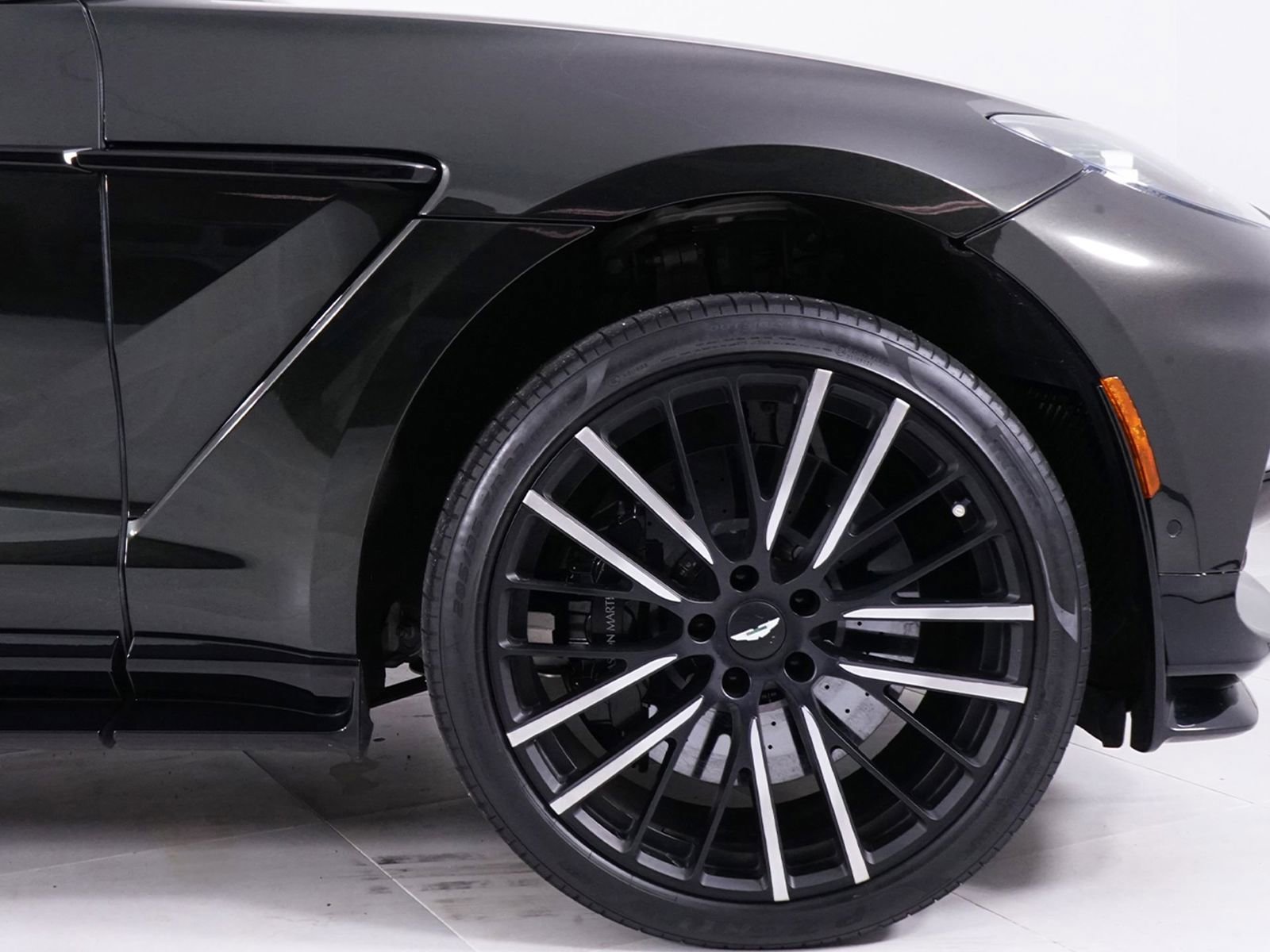 Used 2023 Aston Martin DBX 707 image 16