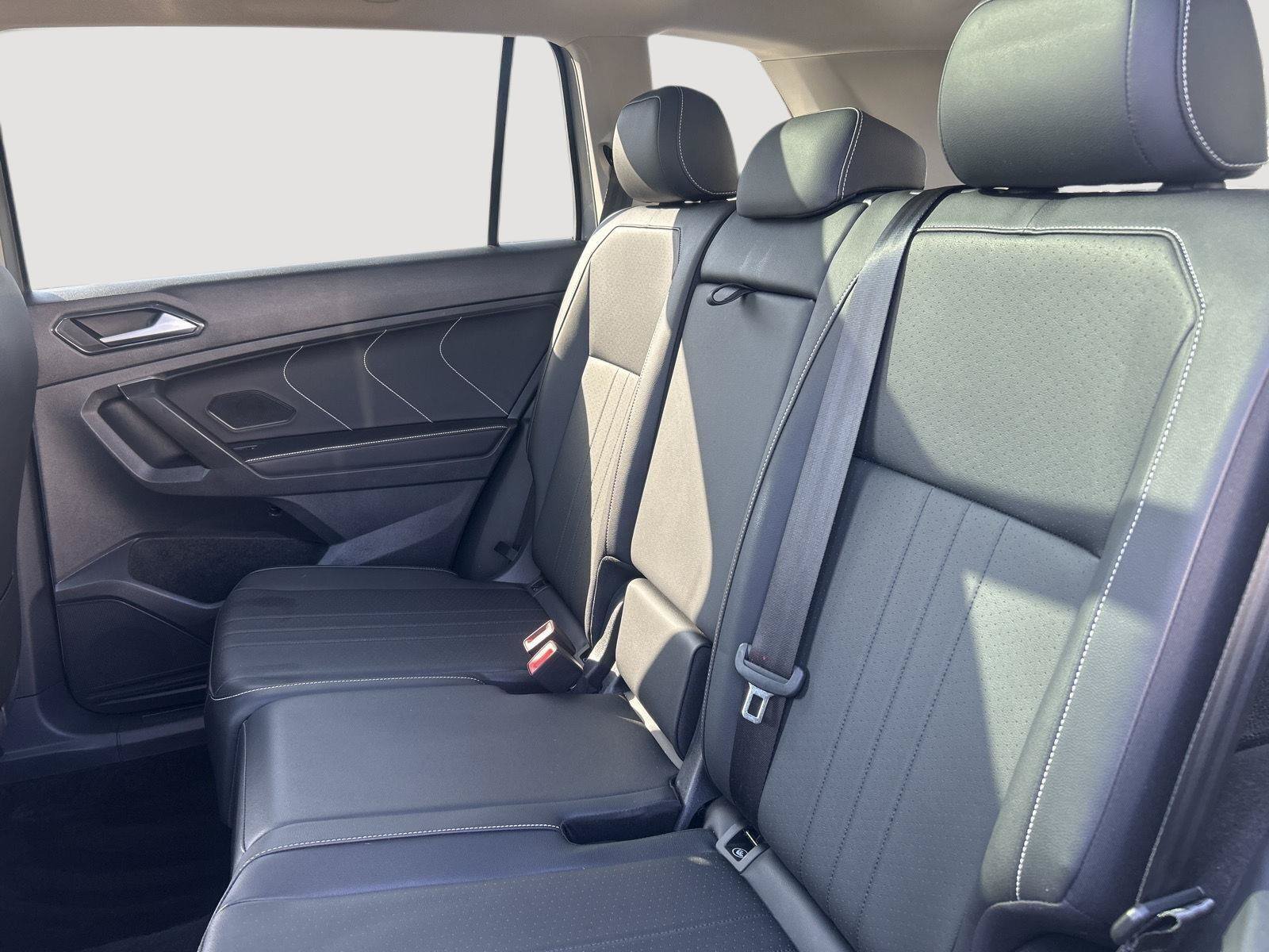 Certified 2024 Volkswagen Tiguan SE AWD/4WD image 8