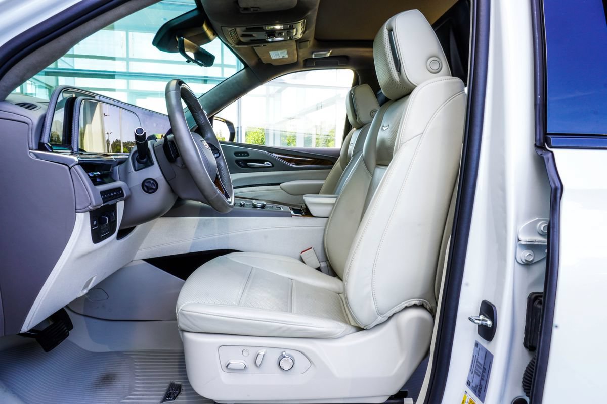 Used 2024 Cadillac Escalade ESV Sport Platinum w/ LPO, ONYX Package AWD/4WD image 32