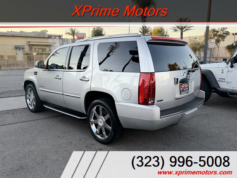 Used 2011 Cadillac Escalade Luxury AWD/4WD image 4