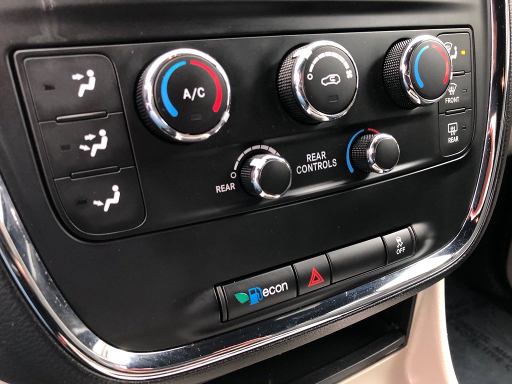 Used 2017 Dodge Grand Caravan SXT image 30