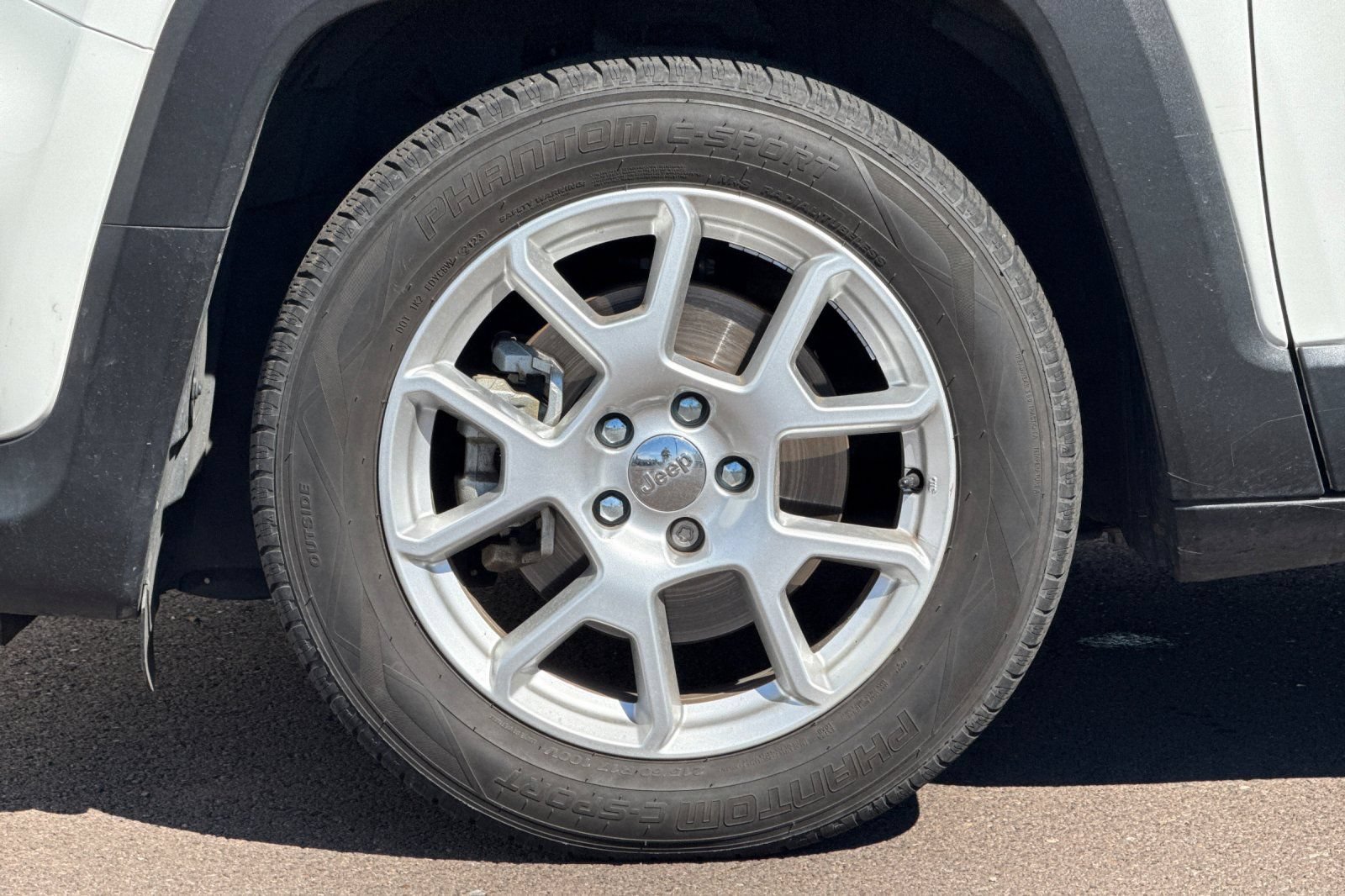 Used 2020 Jeep Renegade Latitude w/ Popular Equipment Group FWD image 25