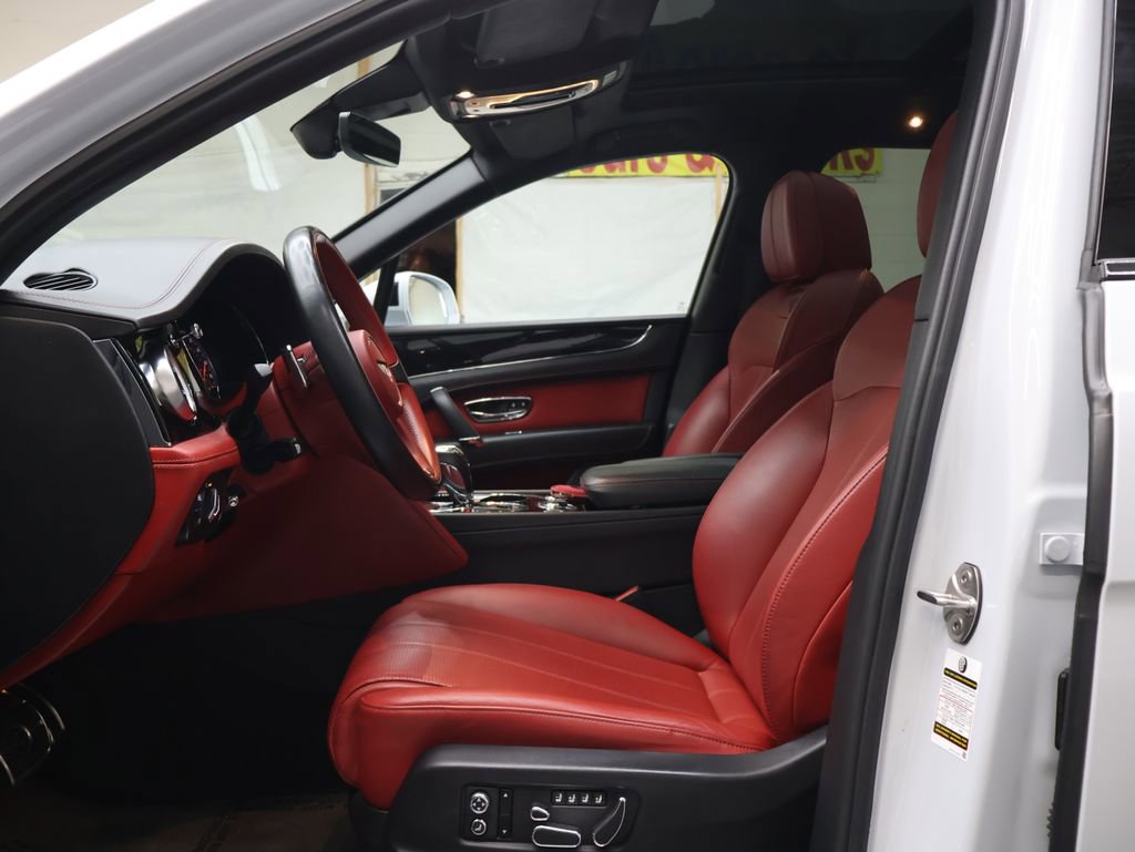 Used 2019 Bentley Bentayga image 18