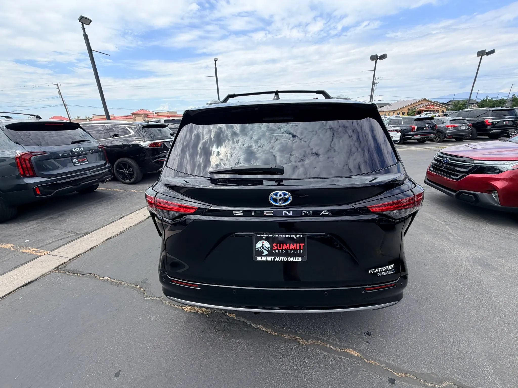 Used 2024 Toyota Sienna Platinum FWD image 5