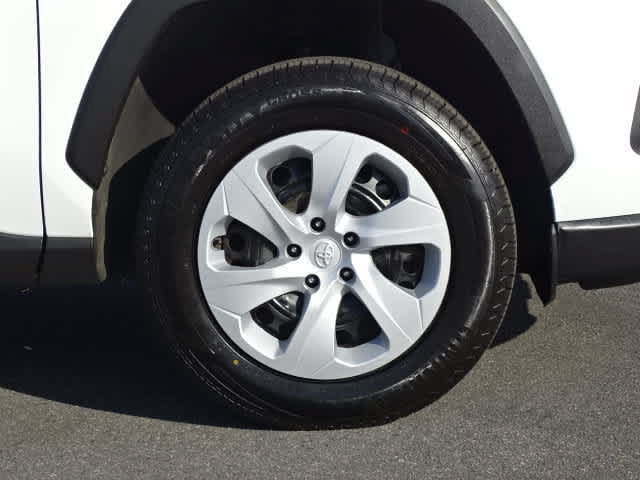 Certified 2023 Toyota RAV4 LE FWD image 8