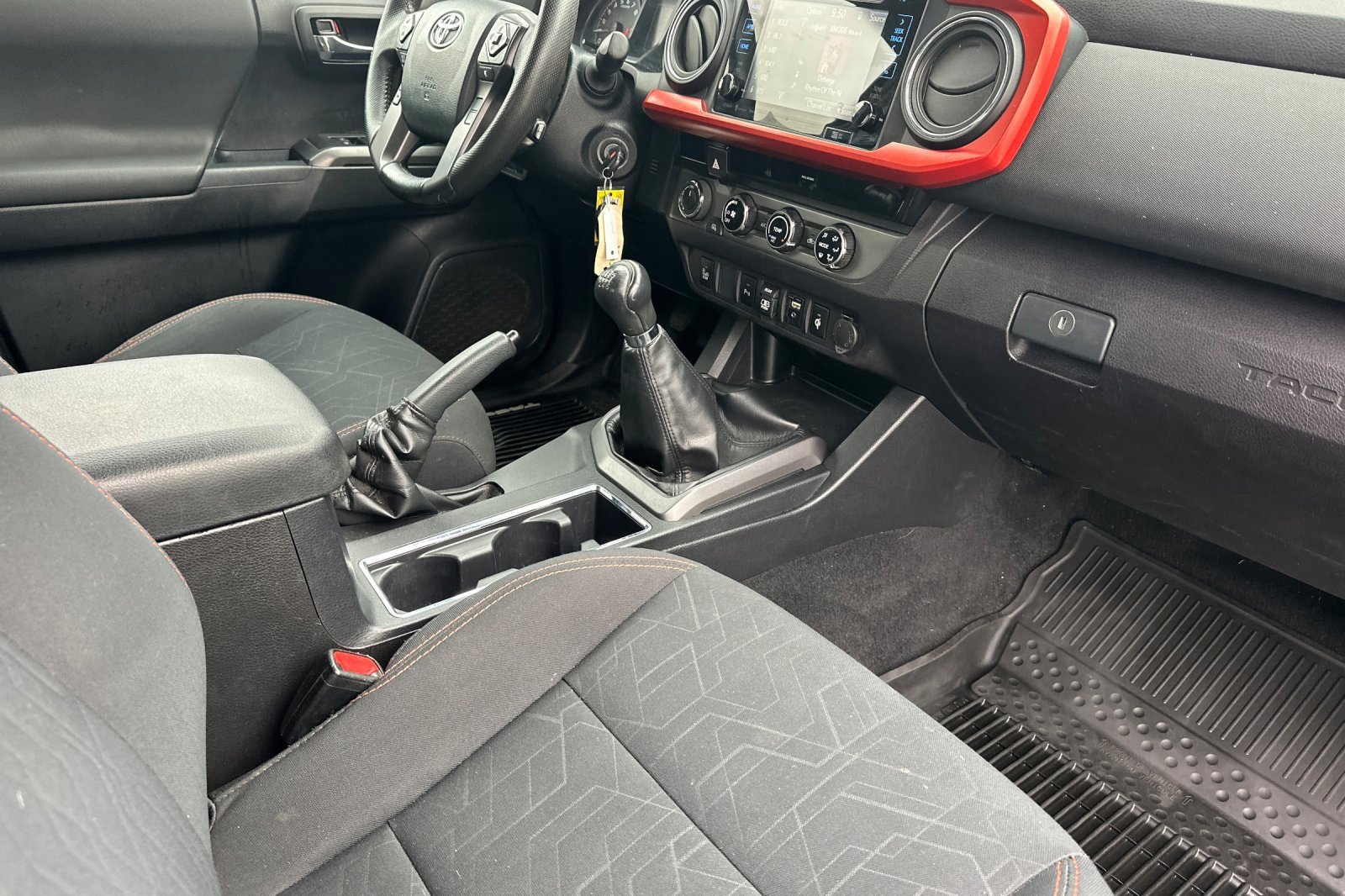 Used 2018 Toyota Tacoma SR image 15