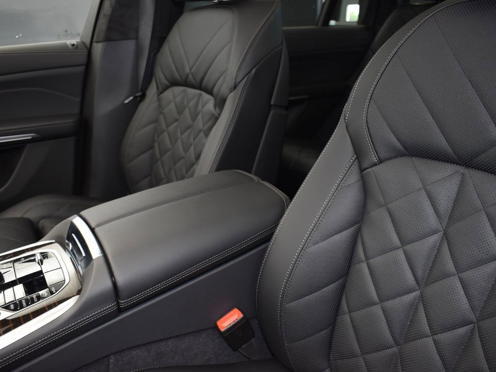 New 2026 BMW X7 xDrive40i w/ Executive Package image 14