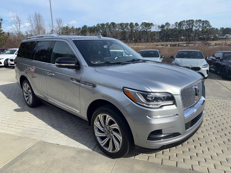 Used 2022 Lincoln Navigator Reserve image 7