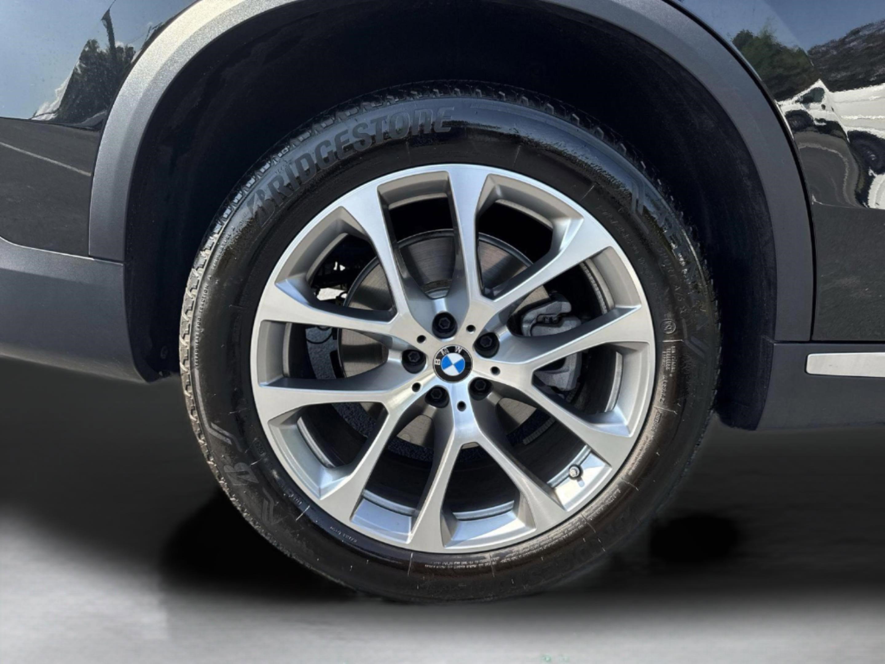 Used 2024 BMW X5 xDrive40i w/ Parking Assistance Package image 32