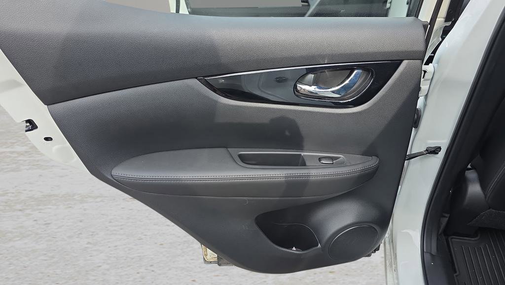 Used 2022 Nissan Rogue Sport SL w/ Premium Package image 24