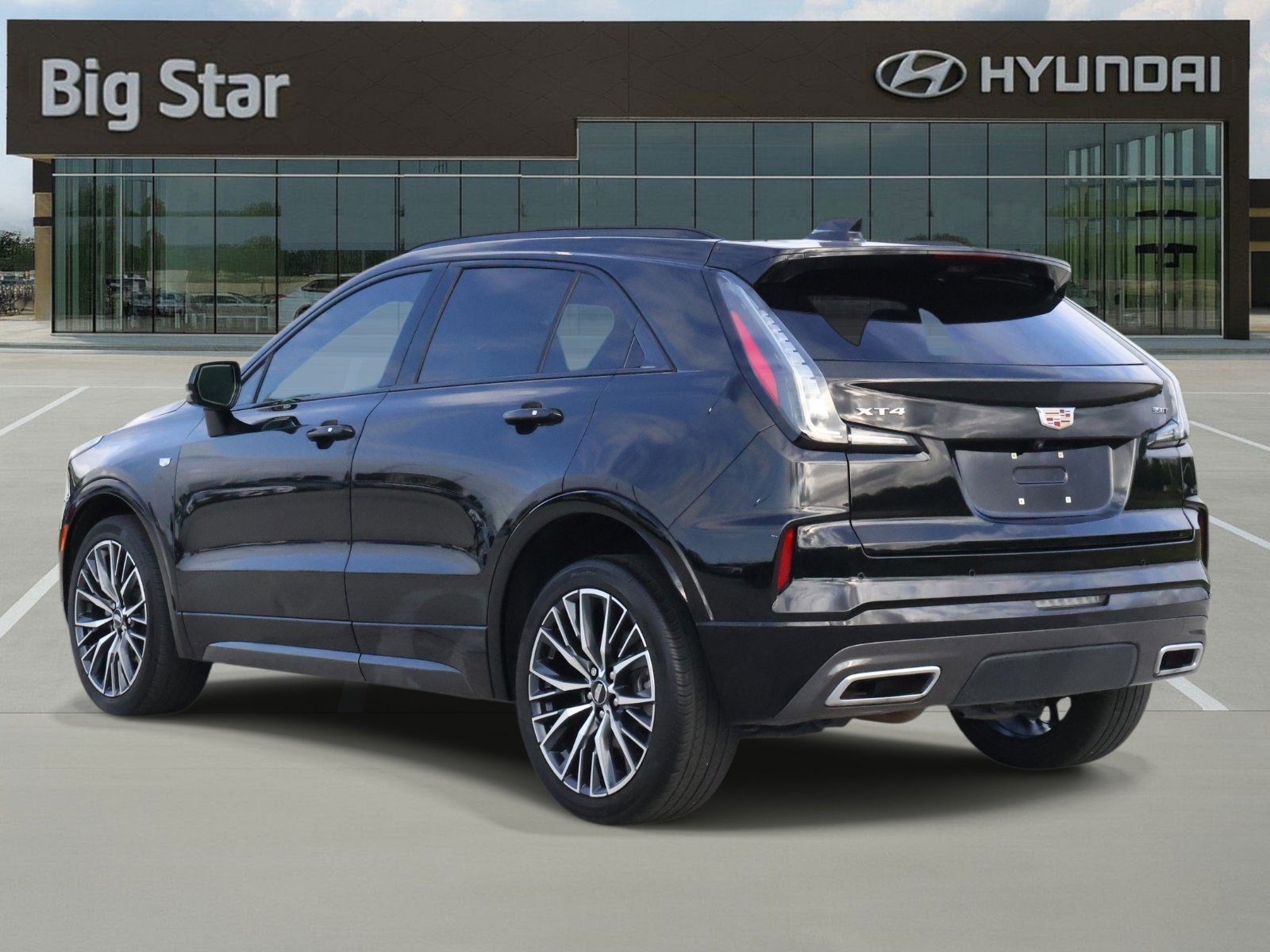 Used 2024 Cadillac XT4 Sport image 3