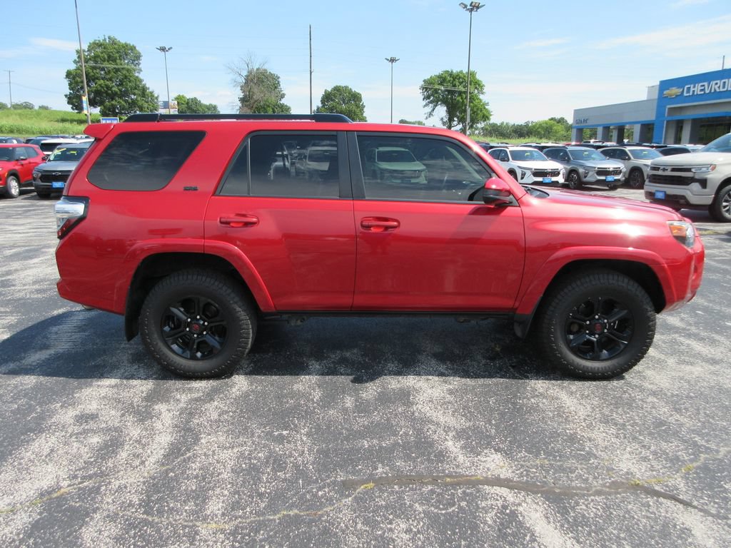Used 2018 Toyota 4Runner SR5 AWD/4WD image 6