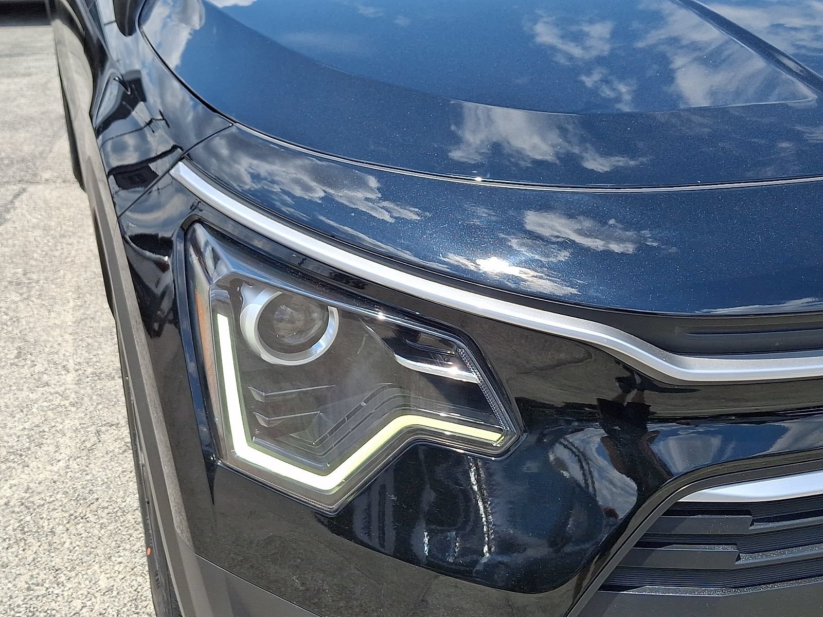 Used 2023 Kia Niro EX FWD image 10