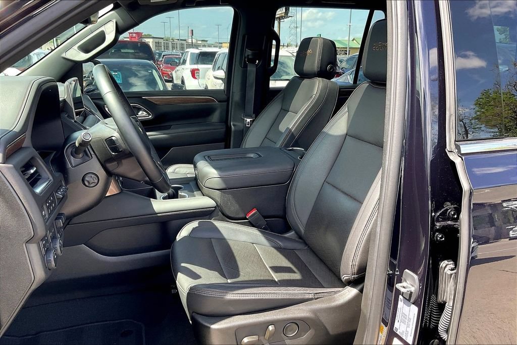 Used 2023 Chevrolet Tahoe High Country w/ Premium Package AWD/4WD image 35