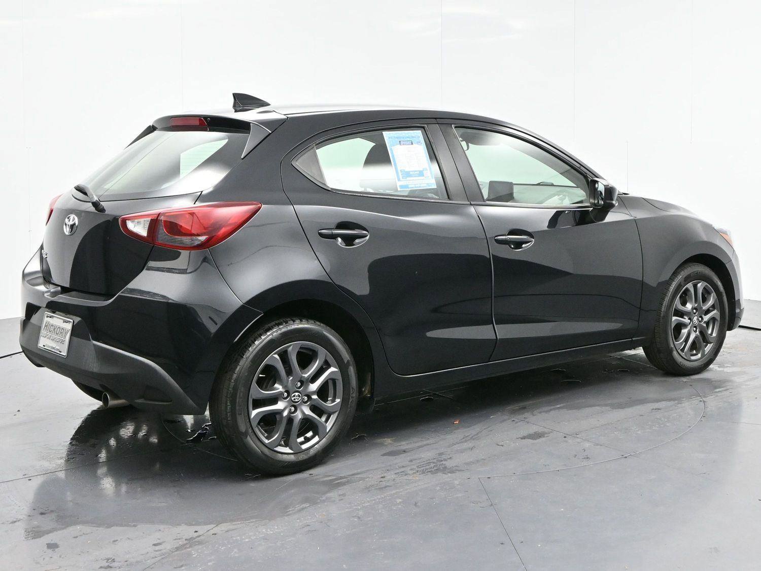 Used 2020 Toyota Yaris LE image 7