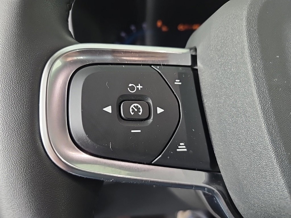 Certified 2024 Volvo XC40 B5 Plus w/ Protection Package Premier image 30