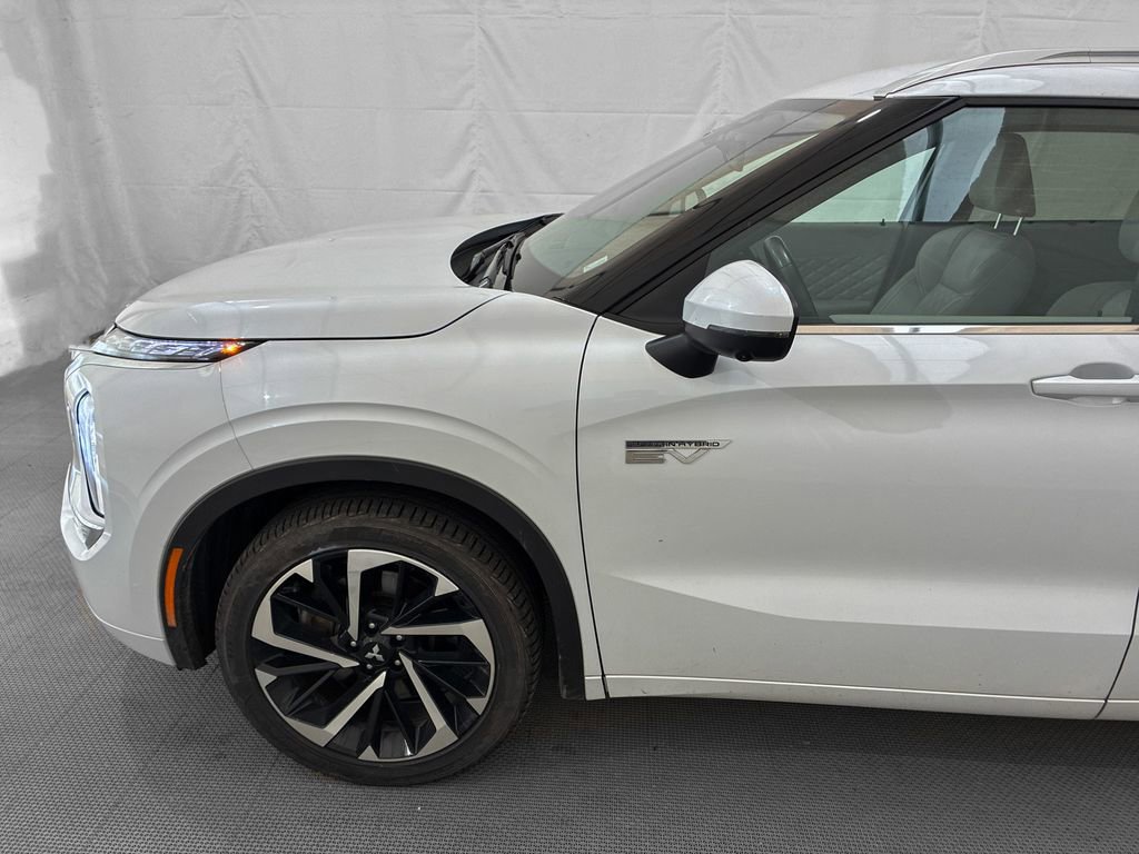 Used 2024 Mitsubishi Outlander SEL AWD/4WD image 3