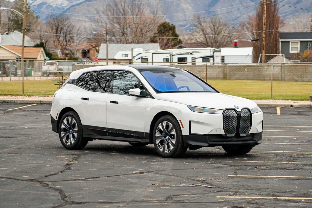 Used 2025 BMW iX xDrive50 image 3