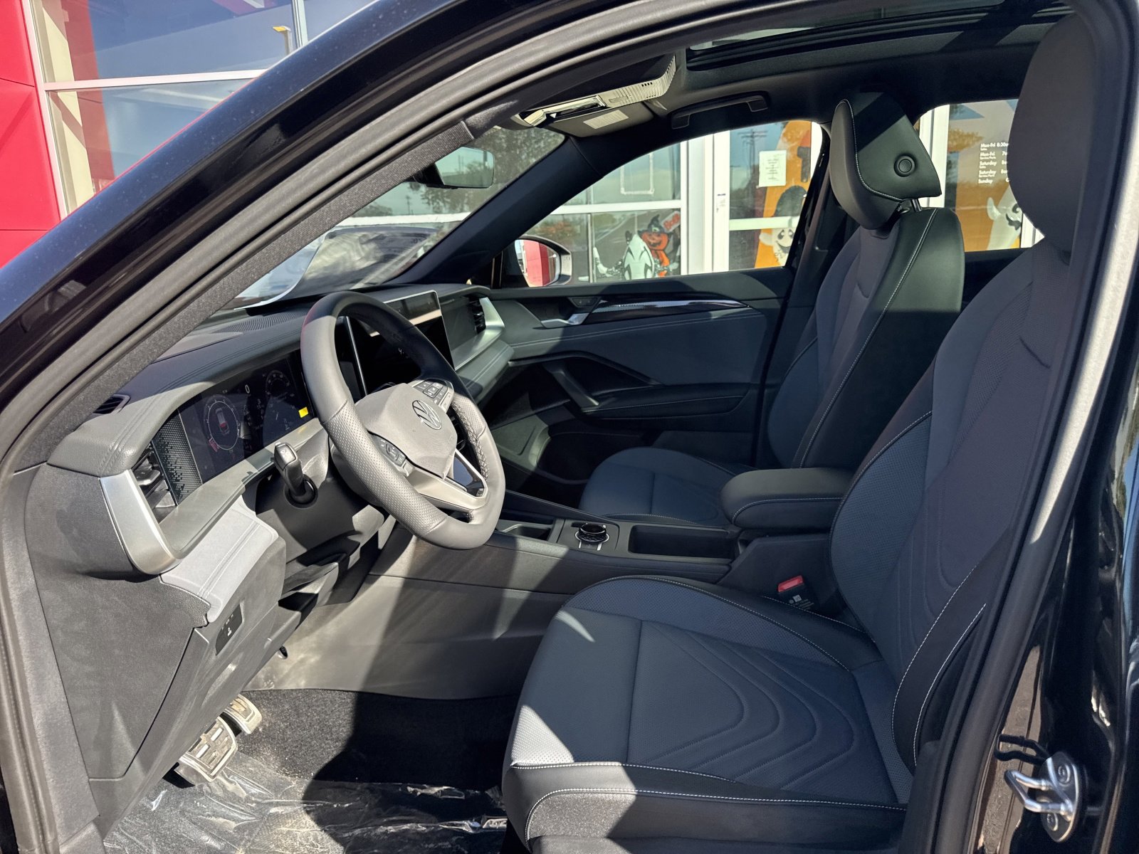 New 2026 Volkswagen Tiguan SE R-Line image 10