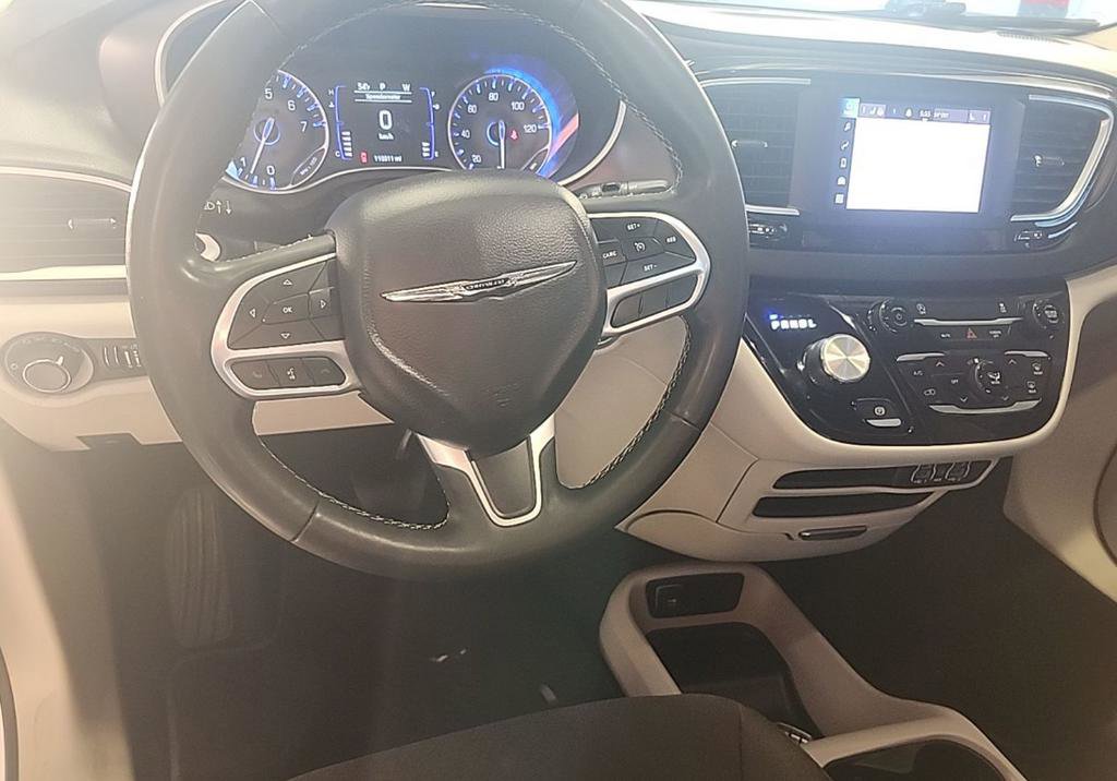 Used 2023 Chrysler Voyager LX image 11