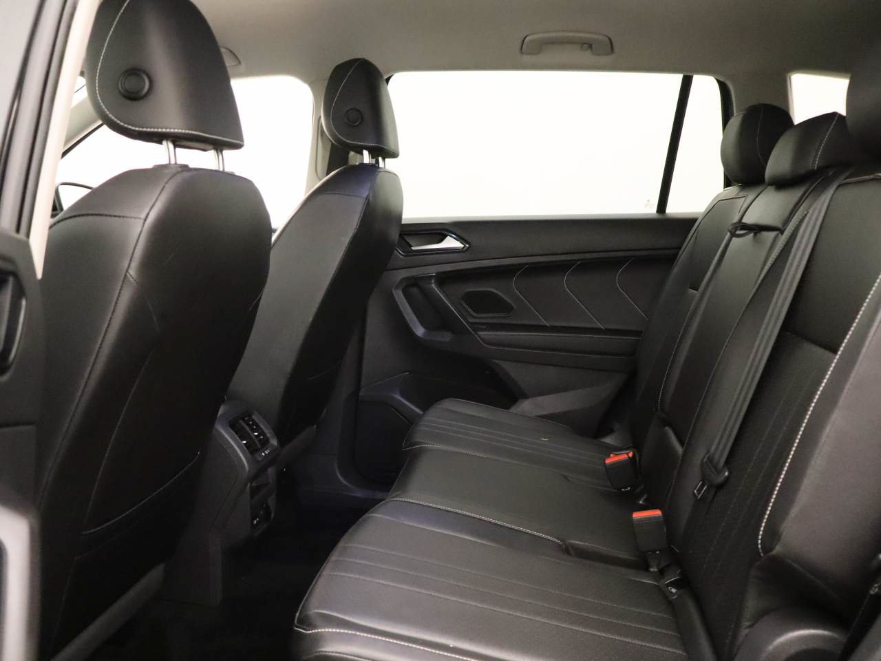 Certified 2023 Volkswagen Tiguan SE FWD image 16