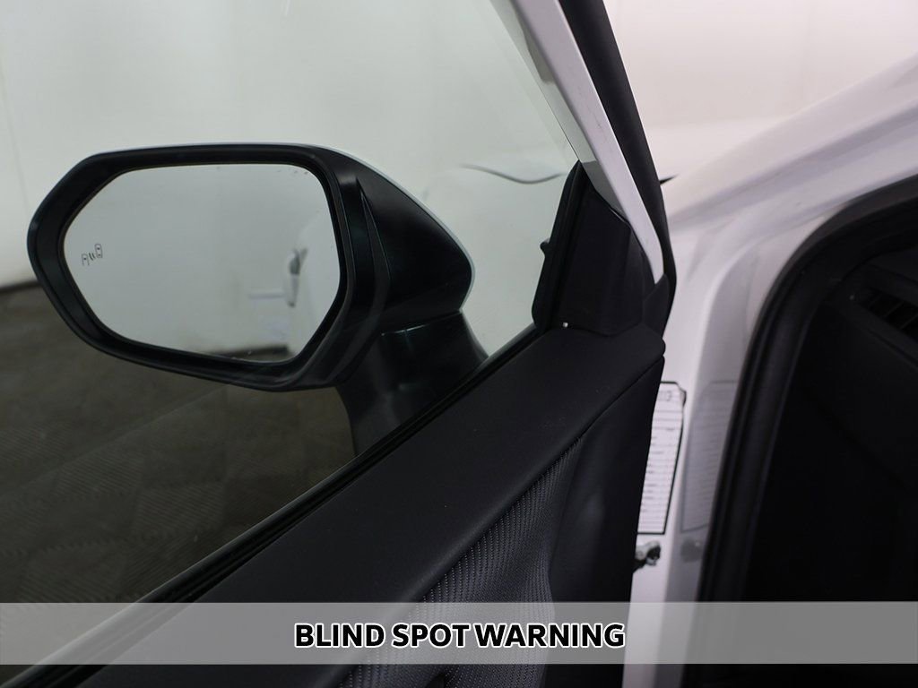 Used 2025 Toyota Camry SE FWD image 4