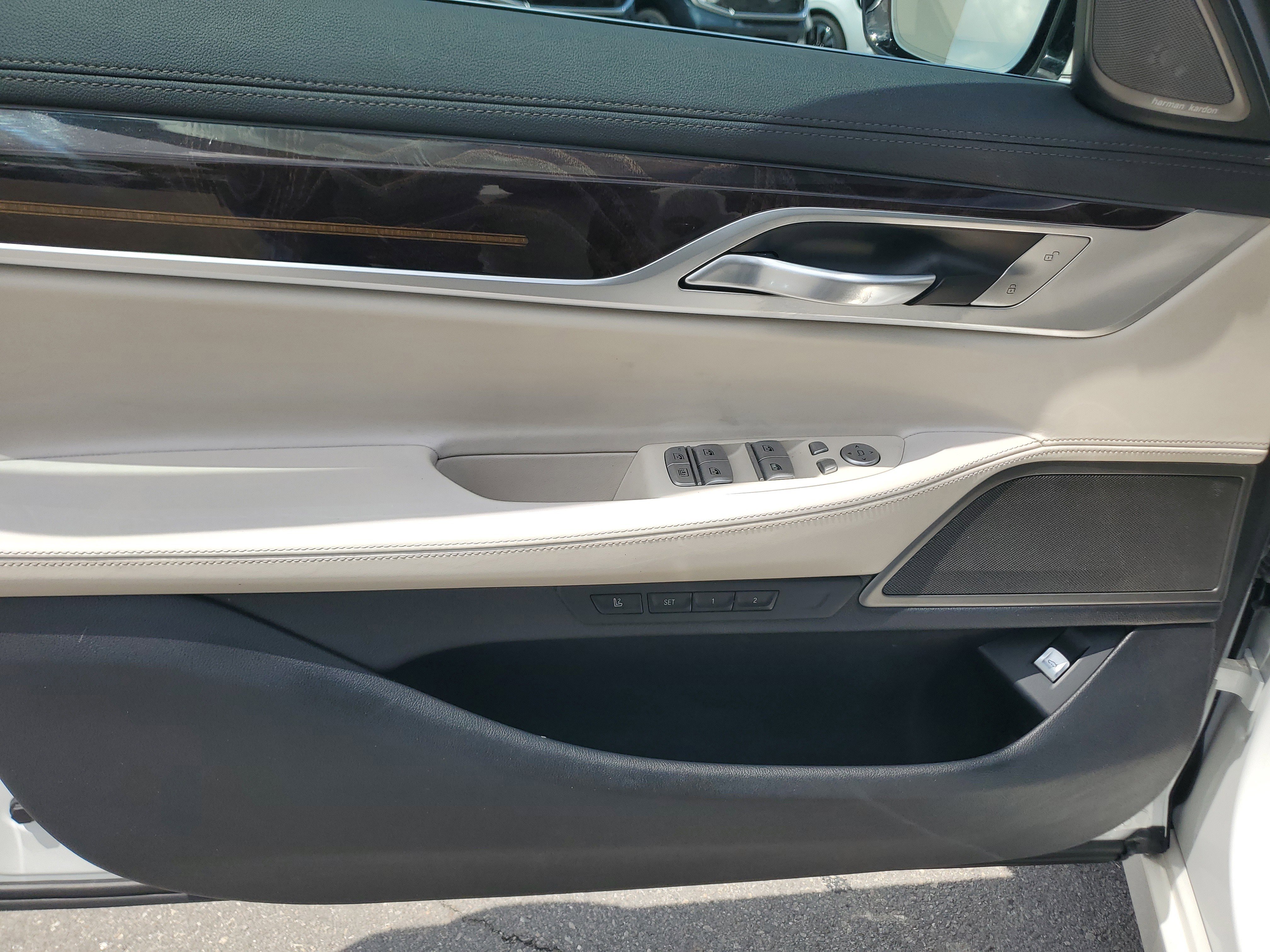 Used 2022 BMW 740i w/ Premium Package RWD image 25