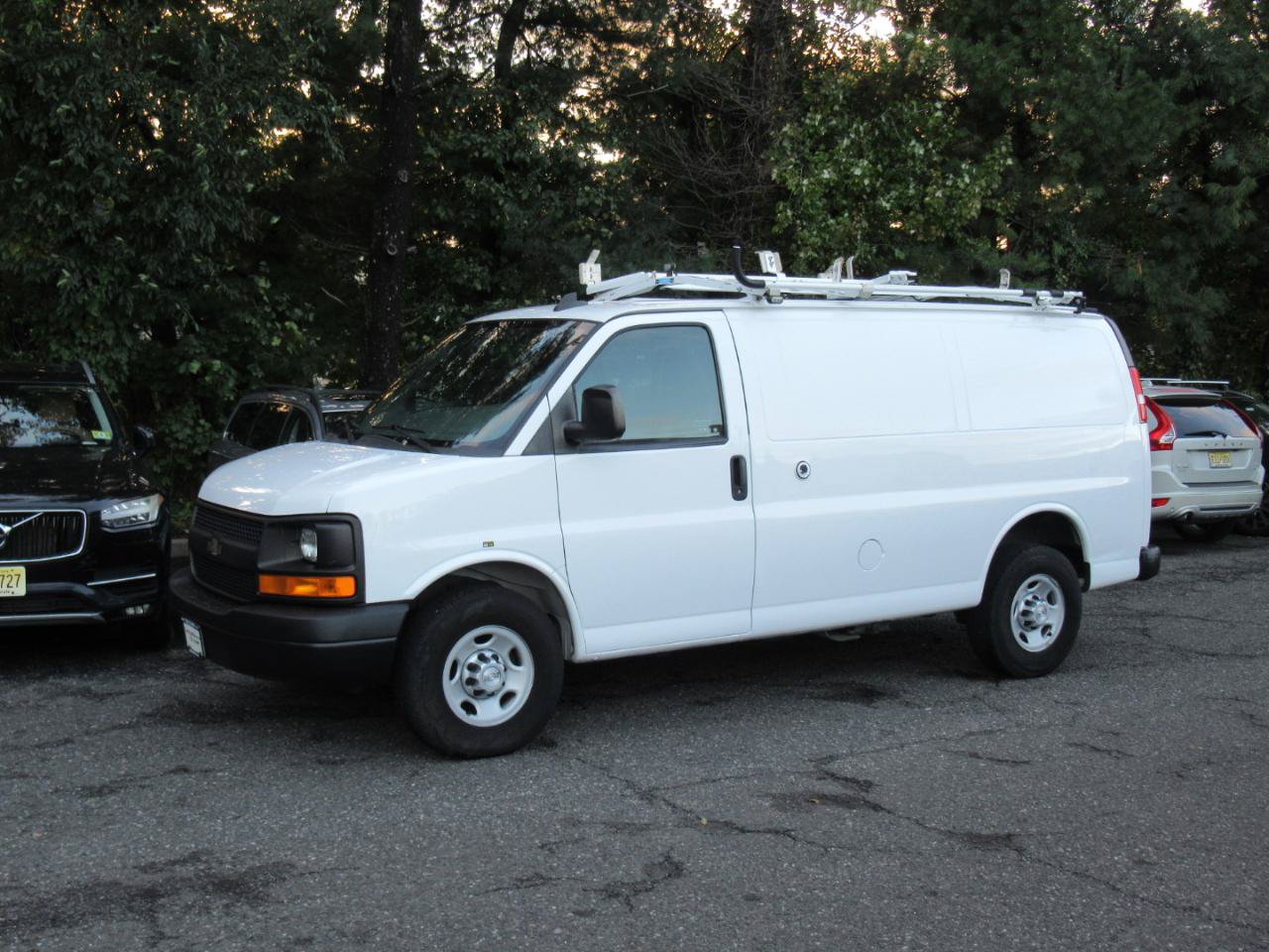 Used 2017 Chevrolet Express 2500 RWD image 6