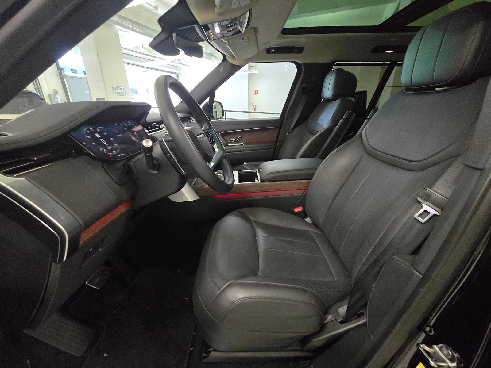 Used 2025 Land Rover Range Rover SE AWD/4WD image 23