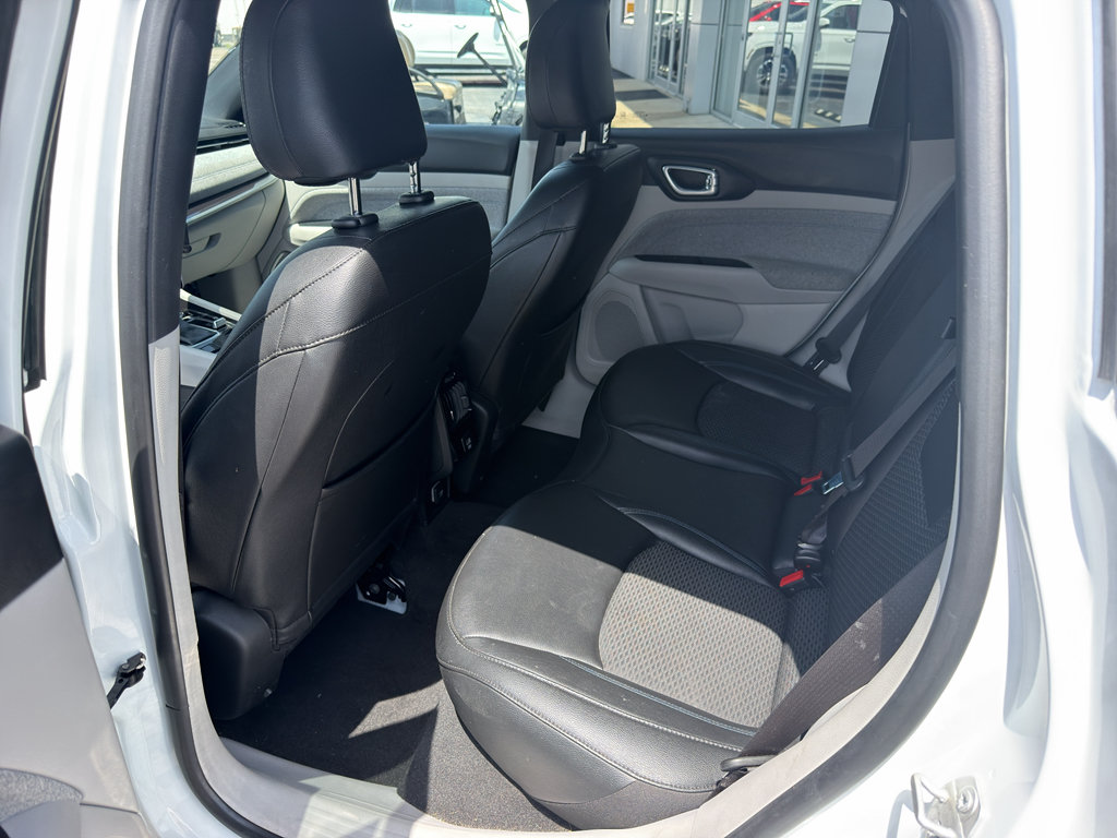 Used 2024 Jeep Compass Latitude AWD/4WD image 9