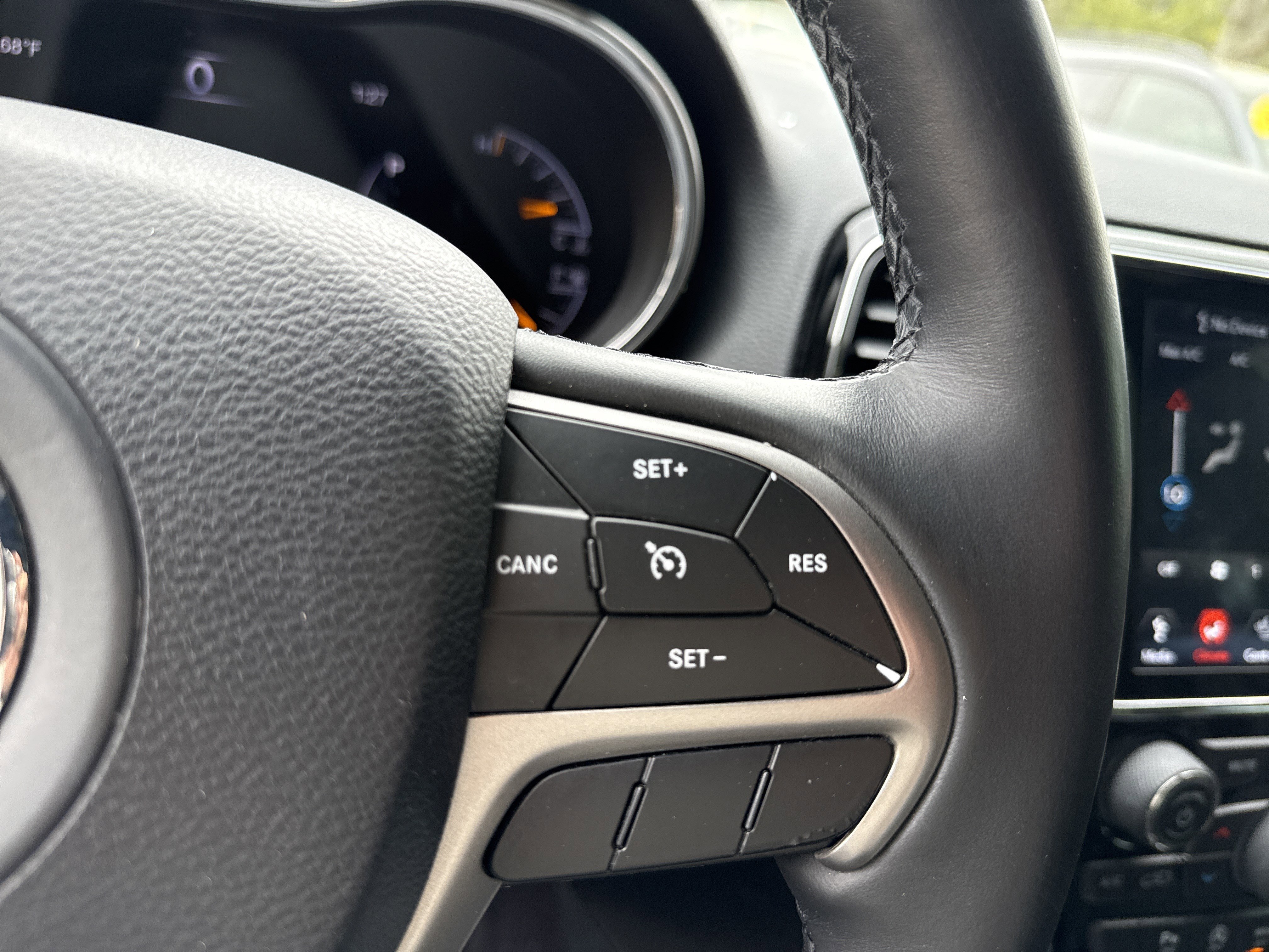 Used 2019 Jeep Grand Cherokee Altitude RWD image 24