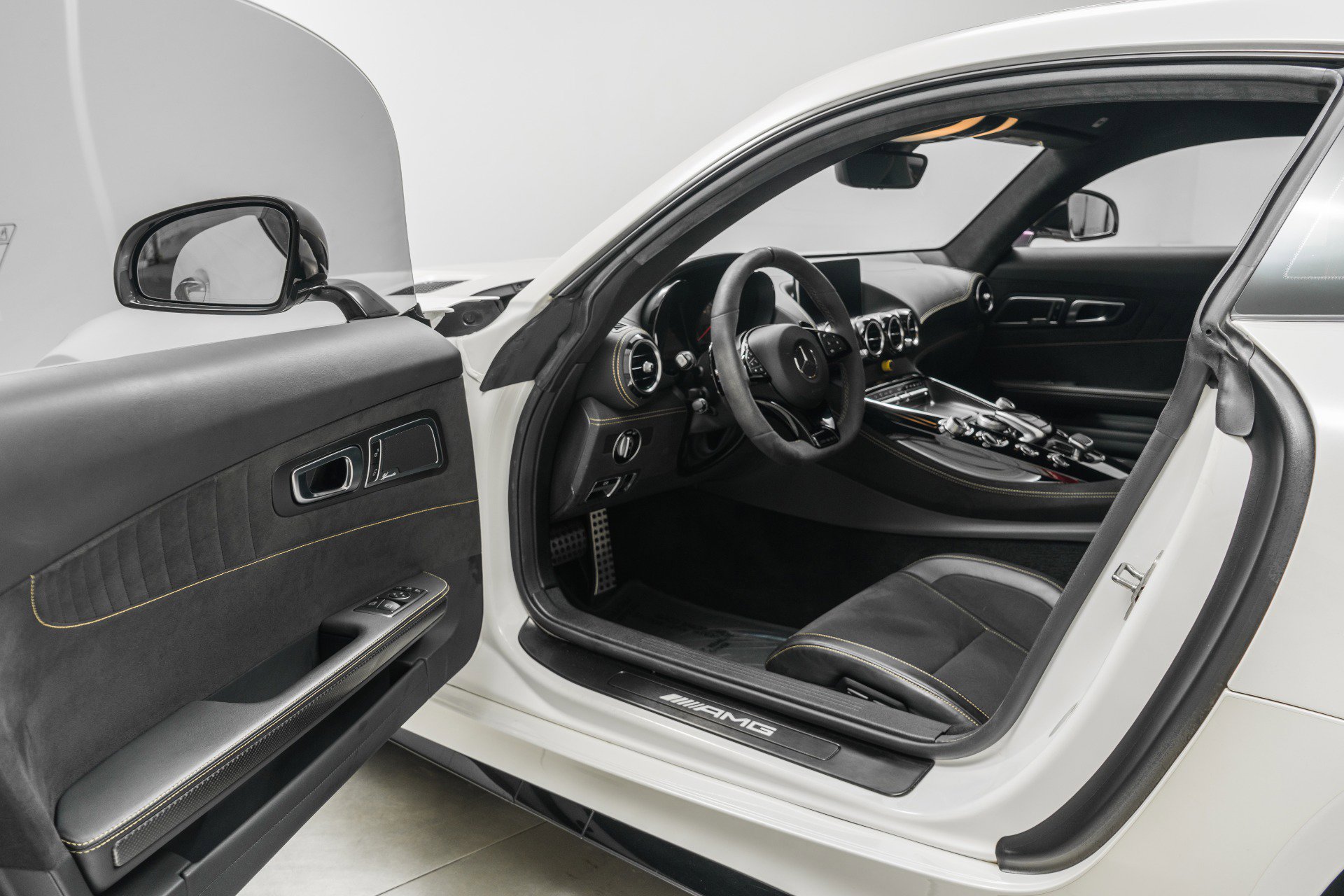 Used 2018 Mercedes-Benz AMG GT R image 22