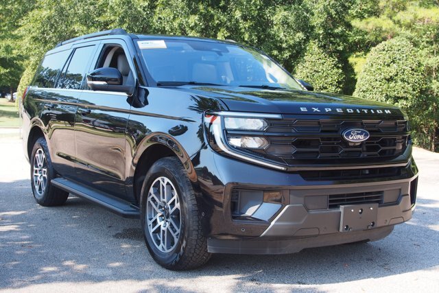 Certified 2025 Ford Expedition Active AWD/4WD image 1