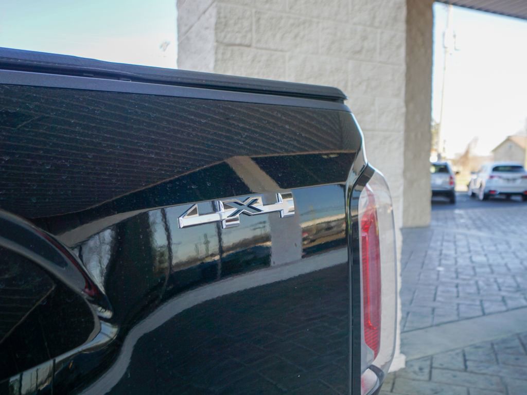 Used 2020 GMC Canyon SLE w/ Elevation Edition image 8