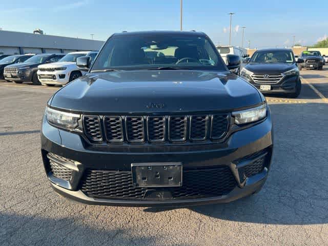 Used 2023 Jeep Grand Cherokee Altitude AWD/4WD image 6