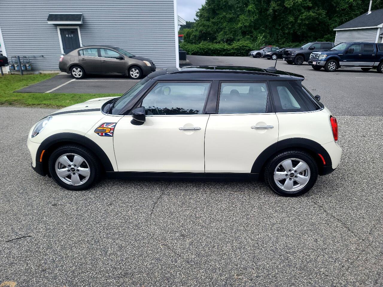 Used 2016 MINI Cooper 4-Door Hardtop image 4