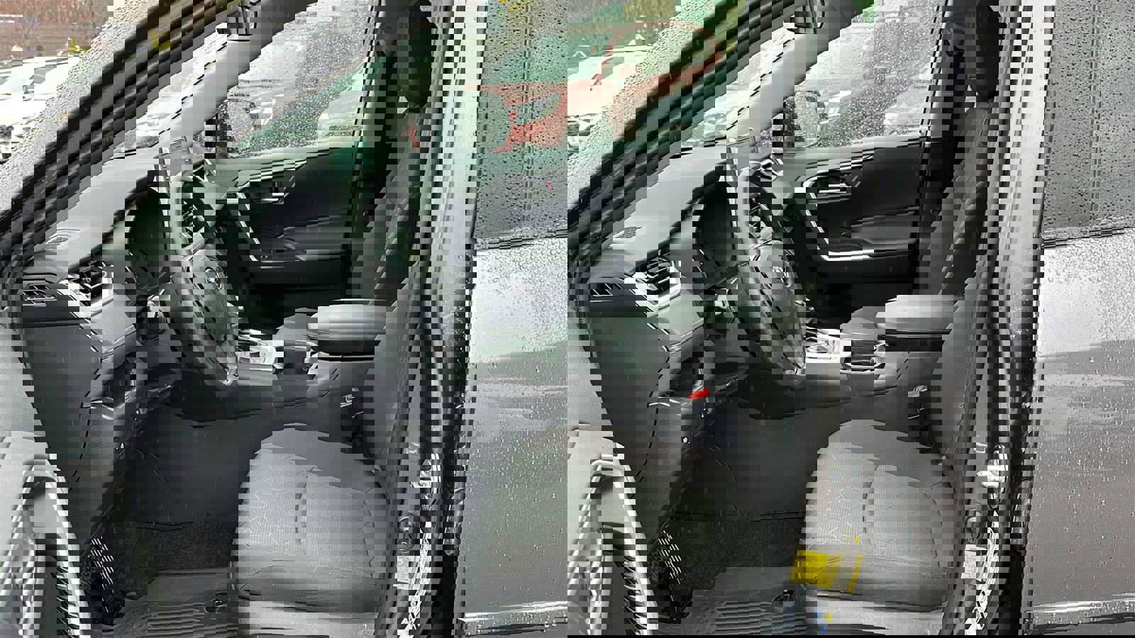 Used 2021 Toyota RAV4 XLE w/ Convenience Package image 9