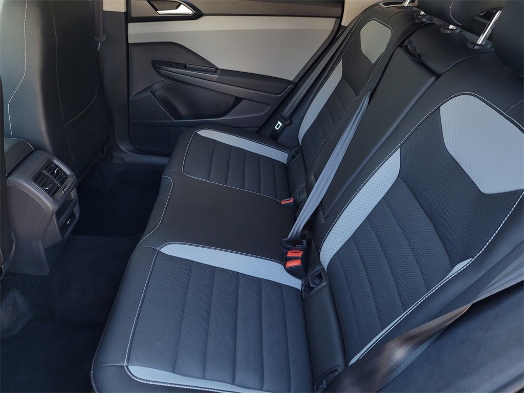 Used 2022 Volkswagen Taos SEL image 12