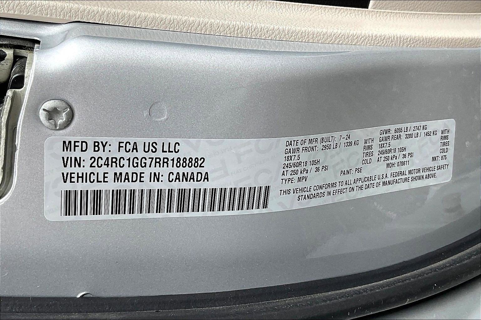Used 2024 Chrysler Pacifica Limited image 32