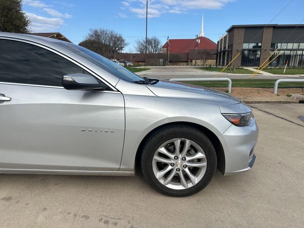 Used 2017 Chevrolet Malibu LT image 2