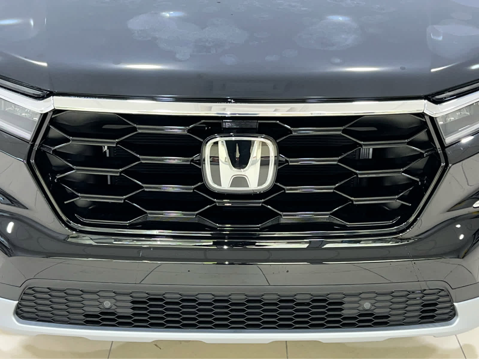 New 2025 Honda Pilot Touring image 4