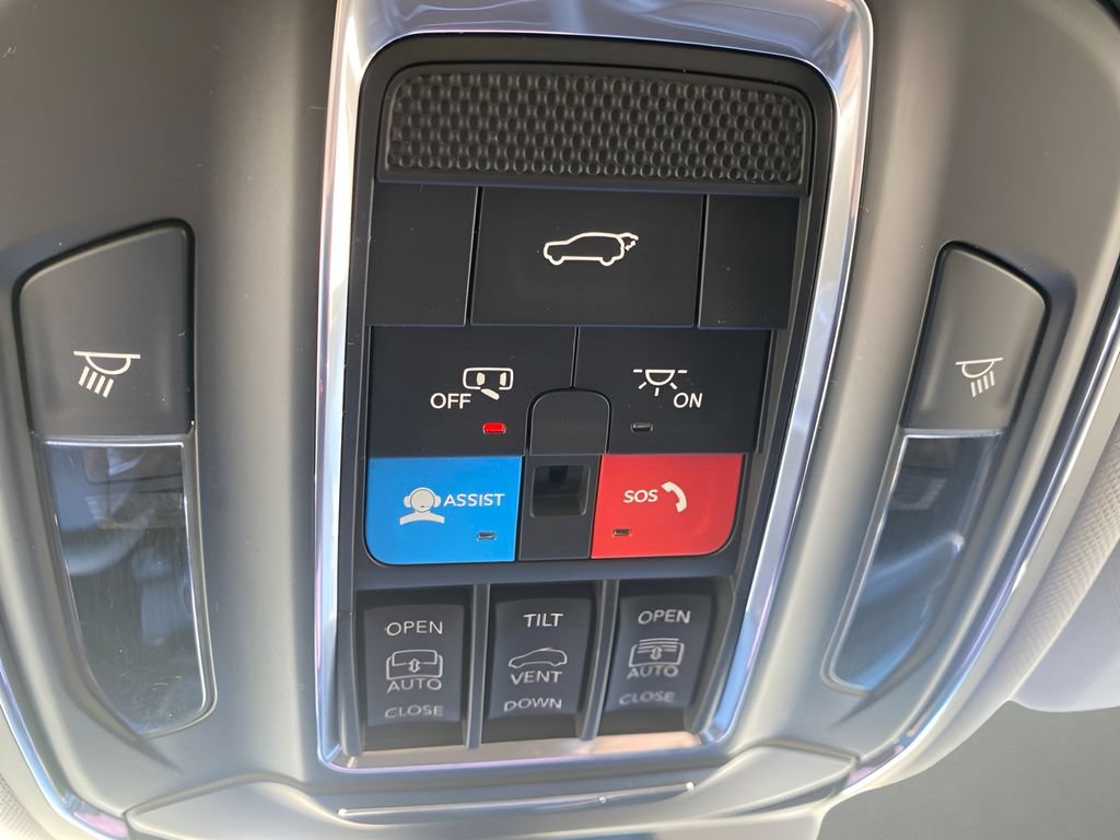 Used 2023 Jeep Grand Cherokee L Limited AWD/4WD image 19
