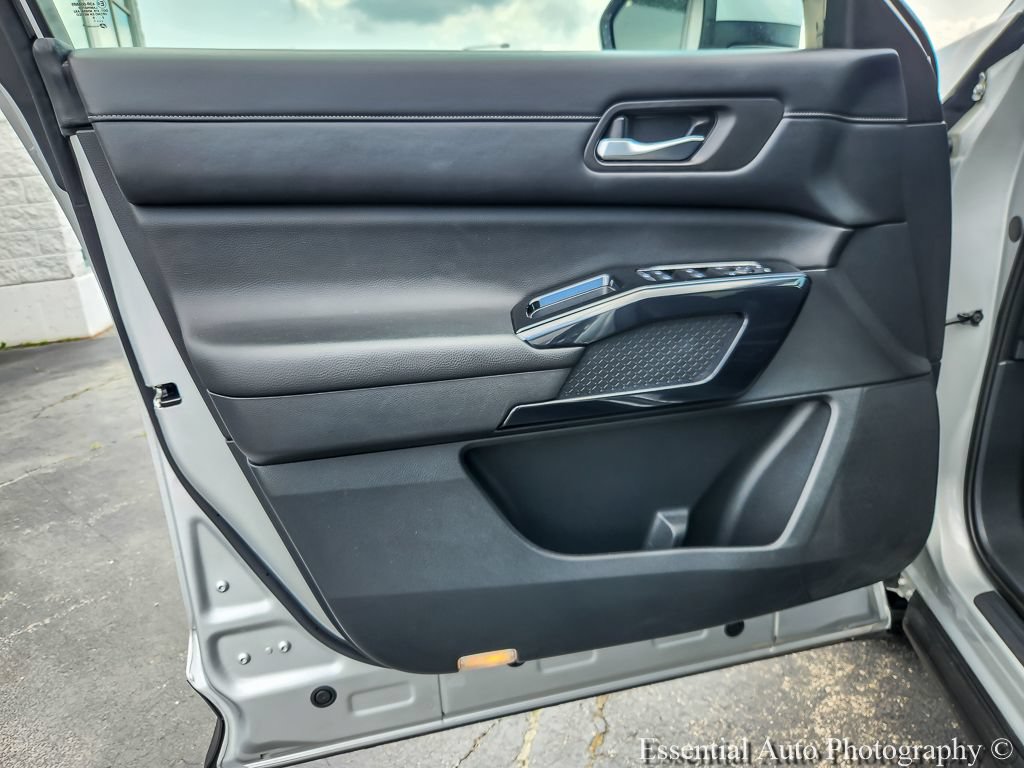 Used 2022 Nissan Pathfinder SV AWD/4WD image 15