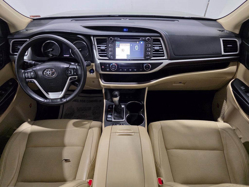 Used 2015 Toyota Highlander Limited w/ Driver Technology Package image 32