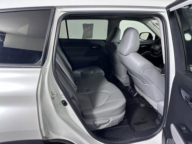 Used 2022 Toyota Highlander XLE image 13