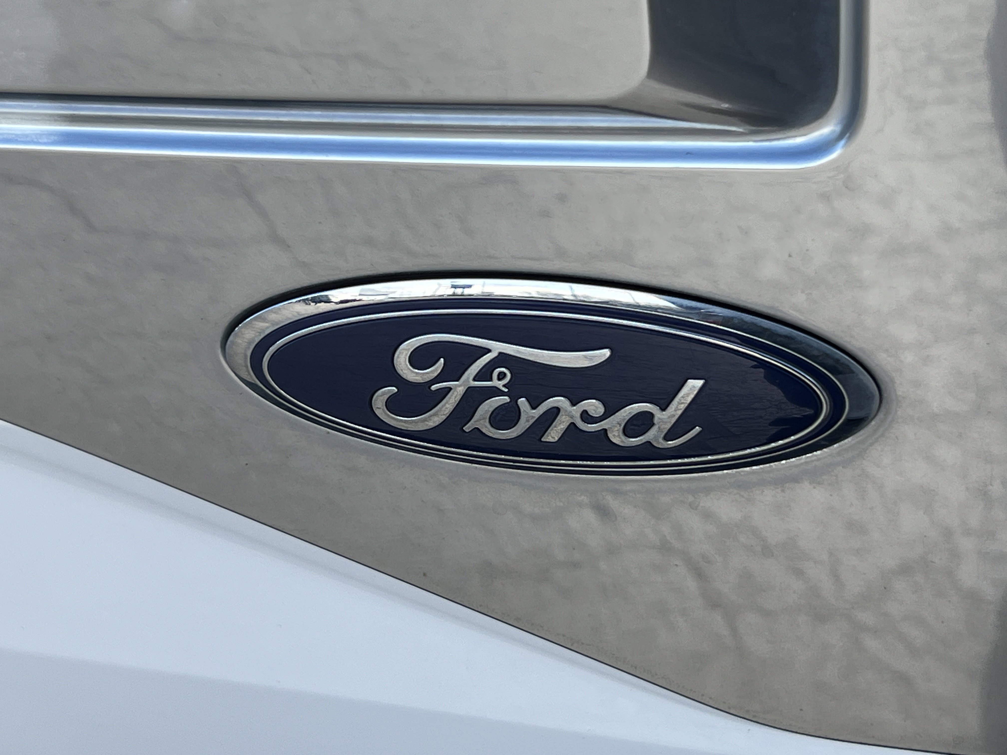 Used 2015 Ford F150 Platinum w/ Equipment Group 701A Luxury AWD/4WD image 8
