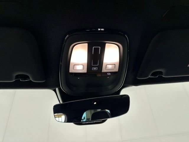 Used 2023 Volvo XC40 Recharge Ultimate image 24