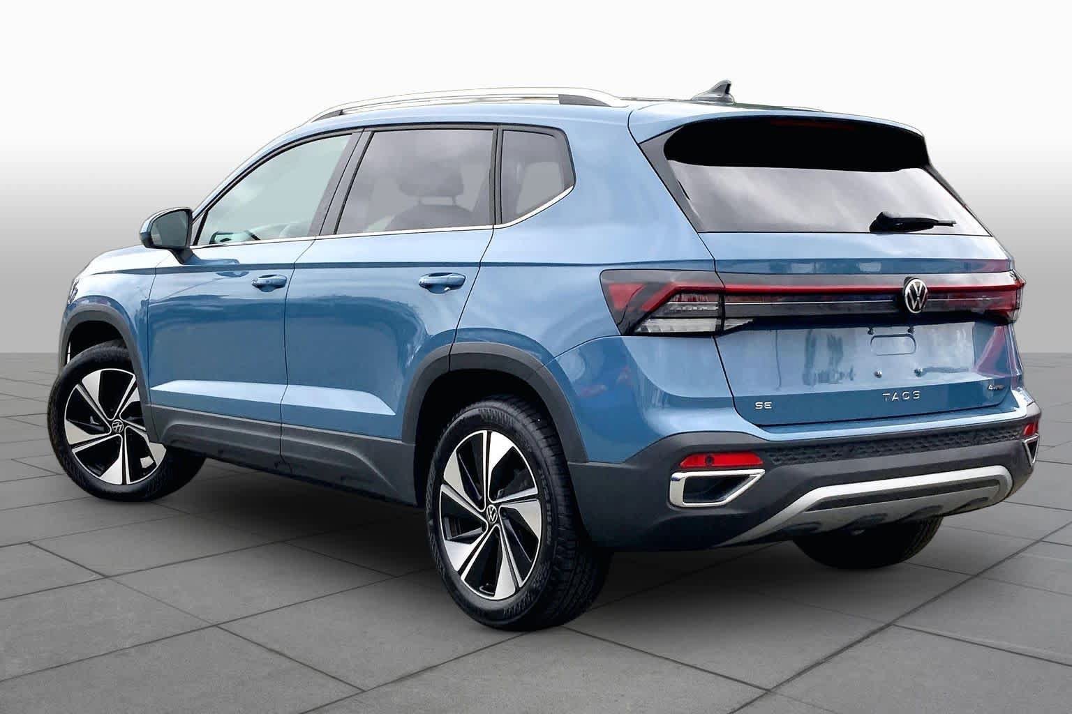 Used 2025 Volkswagen Taos SE AWD/4WD image 12